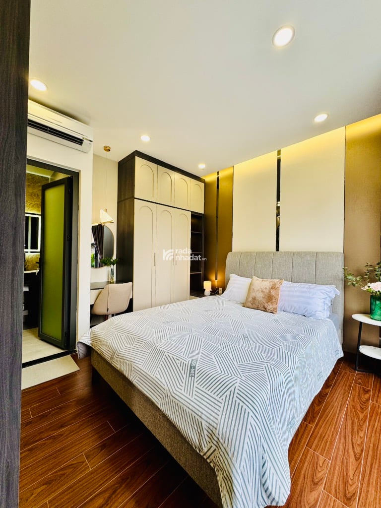MTKD NGUYỄN KHUYẾN, BÌNH THẠNH, 4 TẦNG CÓ KC Ở NGAY. GIẢM 350TR CHỈ CÒN 9.98T TL 