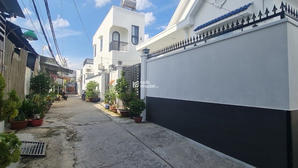 Bán Nhà Hẻm Ba Gác 3PN, Gần Bến Bình Đông Phường Phú Định Quận 8