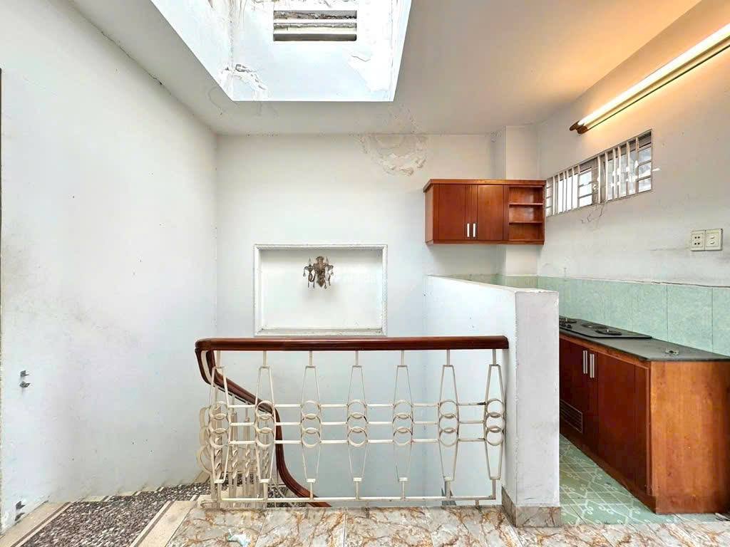  HXH NGAY NGUYỄN VĂN TRỖI P.11 PHÚ NHUẬN - 60M2 (4.3x14) A4 - TRỆT, 3 LẦU, MÁI TUM 