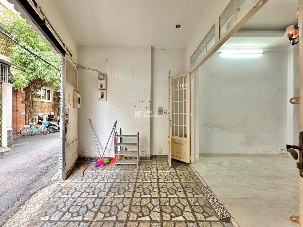  HXH NGAY NGUYỄN VĂN TRỖI P.11 PHÚ NHUẬN - 60M2 (4.3x14) A4 - TRỆT, 3 LẦU, MÁI TUM 