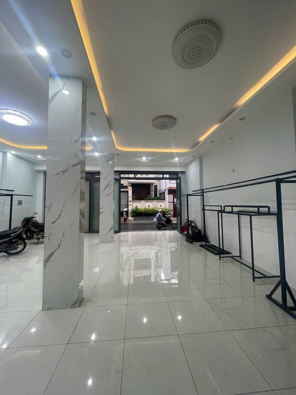 Mặt tiền Bình Tân, vị trí kinh doanh sầm uất, 1trệt 3lầu, 8 phòng ngủ