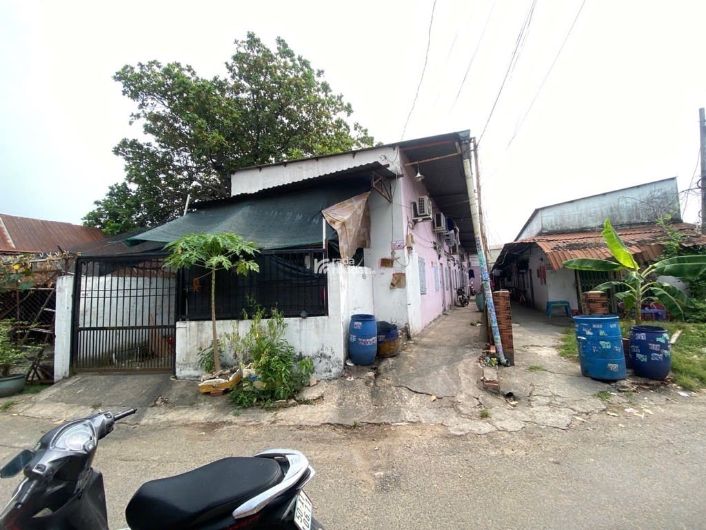 Bán dãy trọ dòng tiền 17tr/ tháng - Diện tích lớn 214m2 7.5x32 - Cách Metro Chỉ 1km - Giá chỉ 8 tỷ