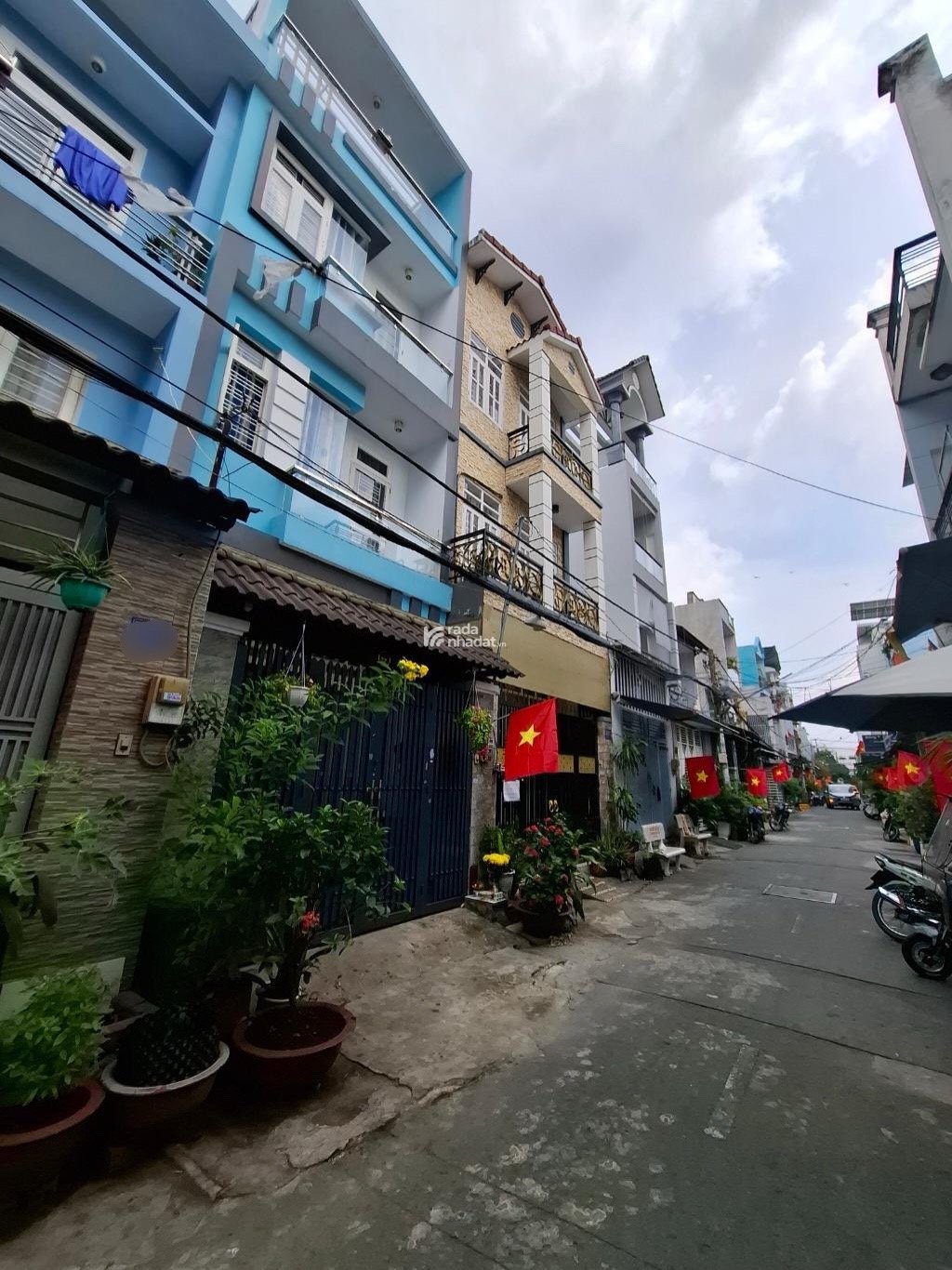Bình Tân, Lê Văn Quới Ngay Chợ KD Mua Bán Sầm Uất, DT 56m2 (4x14m) 4 Tầng, Hẻm Xe Ôtô, Nhỉnh 6 Tỷ 
