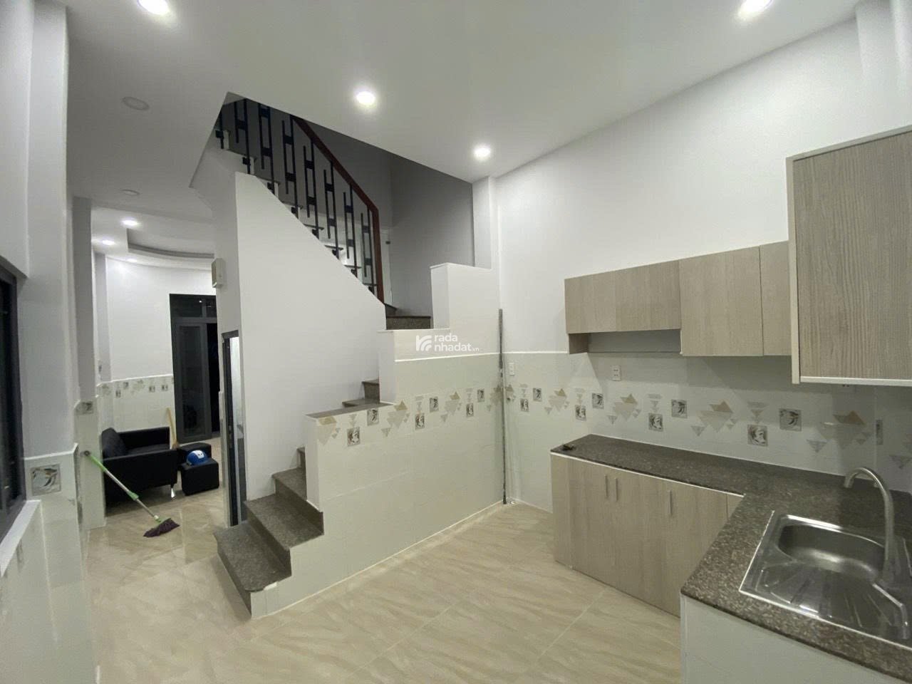 BÁN NHÀ HẺM XE HƠI 6M - LẠC LONG QUÂN, Q11 - DT: 7 x 12m - HĐT 35tr/tháng - GIÁ 12.5 TỶ TL