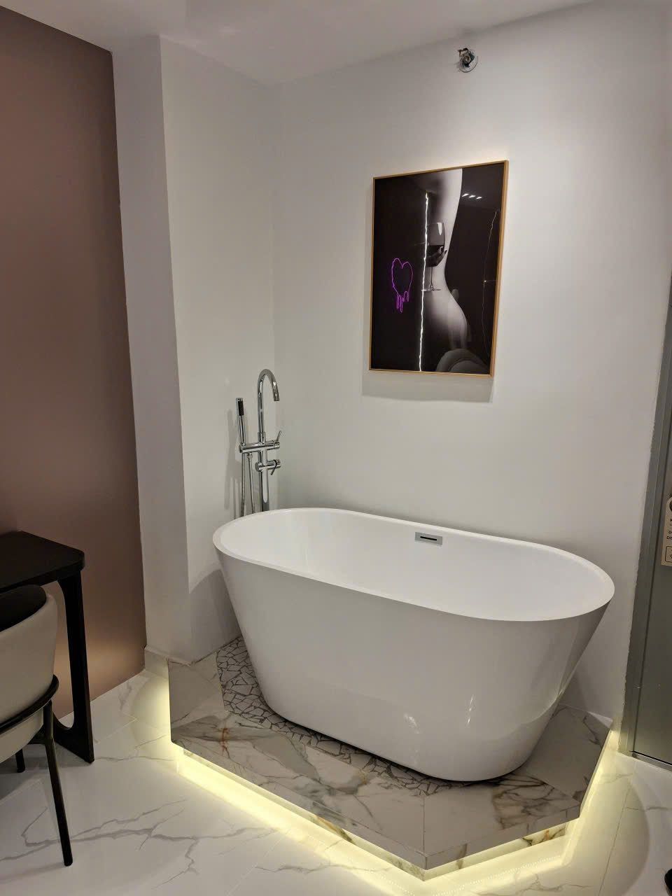 KHÁCH SẠN LÔ GÓC 6 TẦNG PHẠM VĂN CHIÊU GÒ VẤP -DÒNG TIỀN 130 TRIỆU/THÁNG  -GIÁ CHỈ 26 TỶ