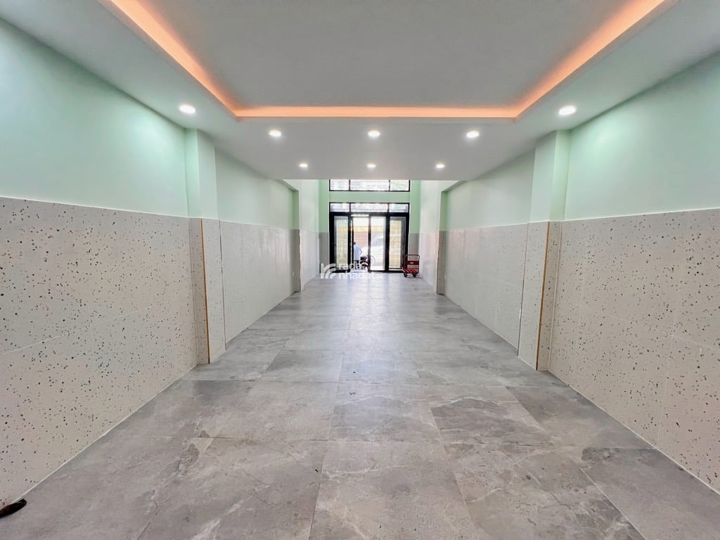 TOÀ VĂN PHÒNG KINH DOANH QUÁCH VŨ - 6TẦNG  THANG MÁY - ĐƯỜNG NHỰA 10M CÓ VỈA HÈ