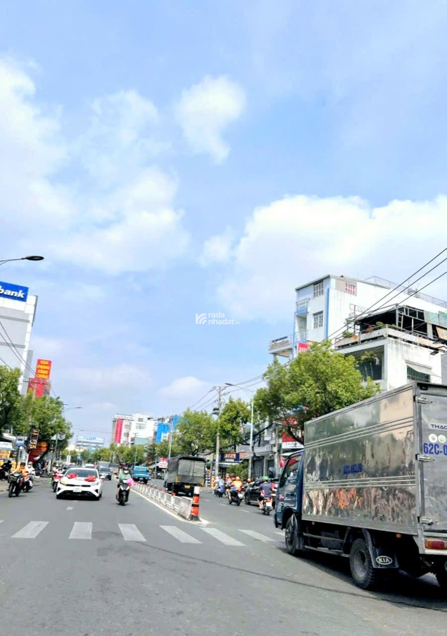 BÁN ĐẤT TẶNG NHÀ TIỆN XÂY MỚI - HXT 1 TRỤC - 5x 20M KLG 