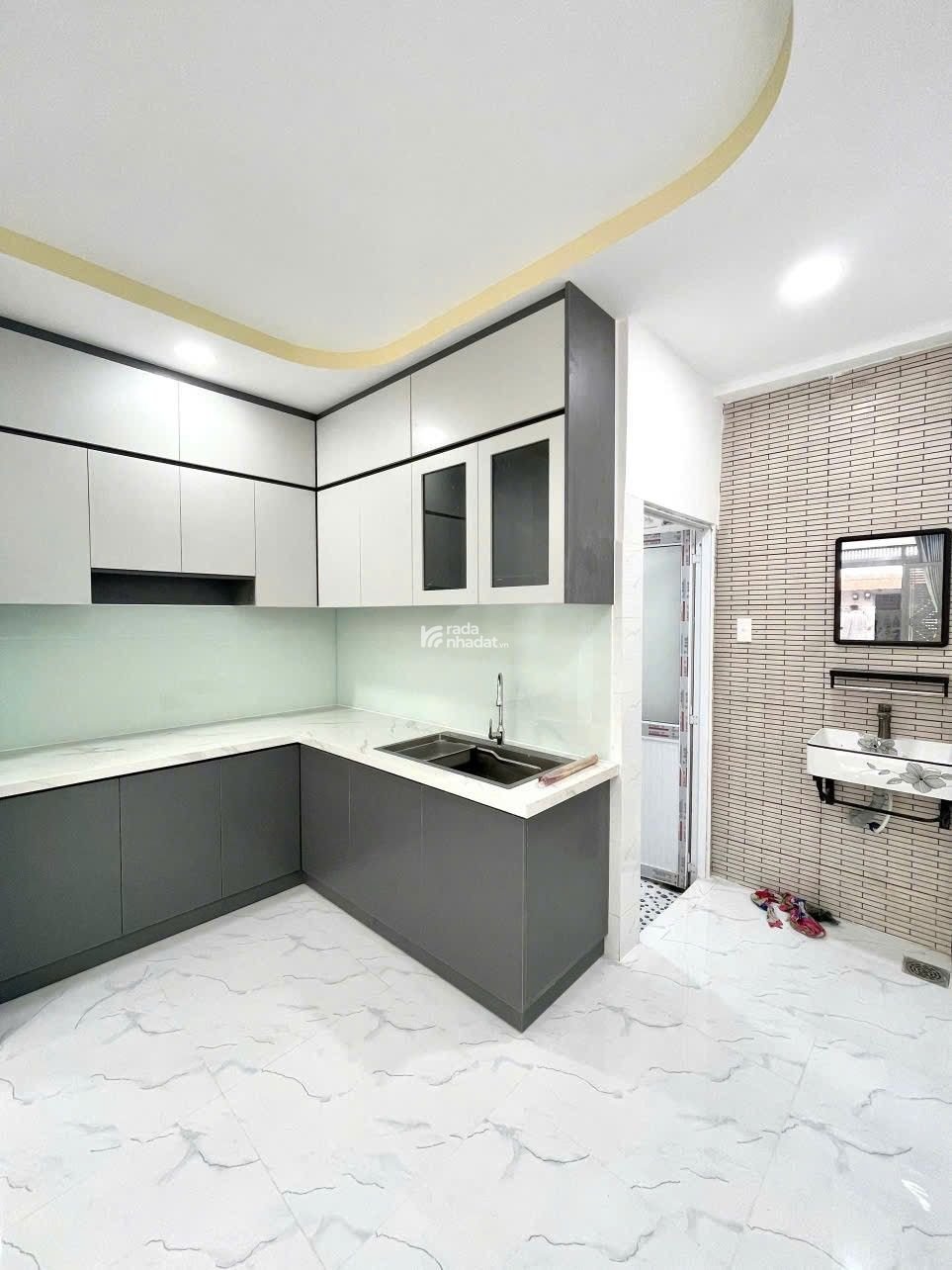 Nhà Mới 100% Hẻm Xe Tải Chiến Lược, 42.6m2, Chỉ 4.38 Tỷ, Xách Vali Vào Ở Ngay