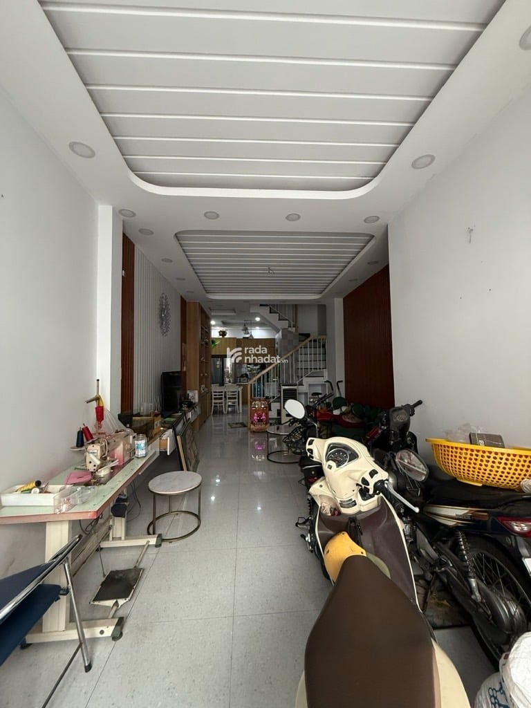 Bán nhà MTKD - 4m*15m - 4 tầng - hẻm xe tải tránh, Ngay Emart Phan Huy Ích Gò Vấp, 6 tỷ bé