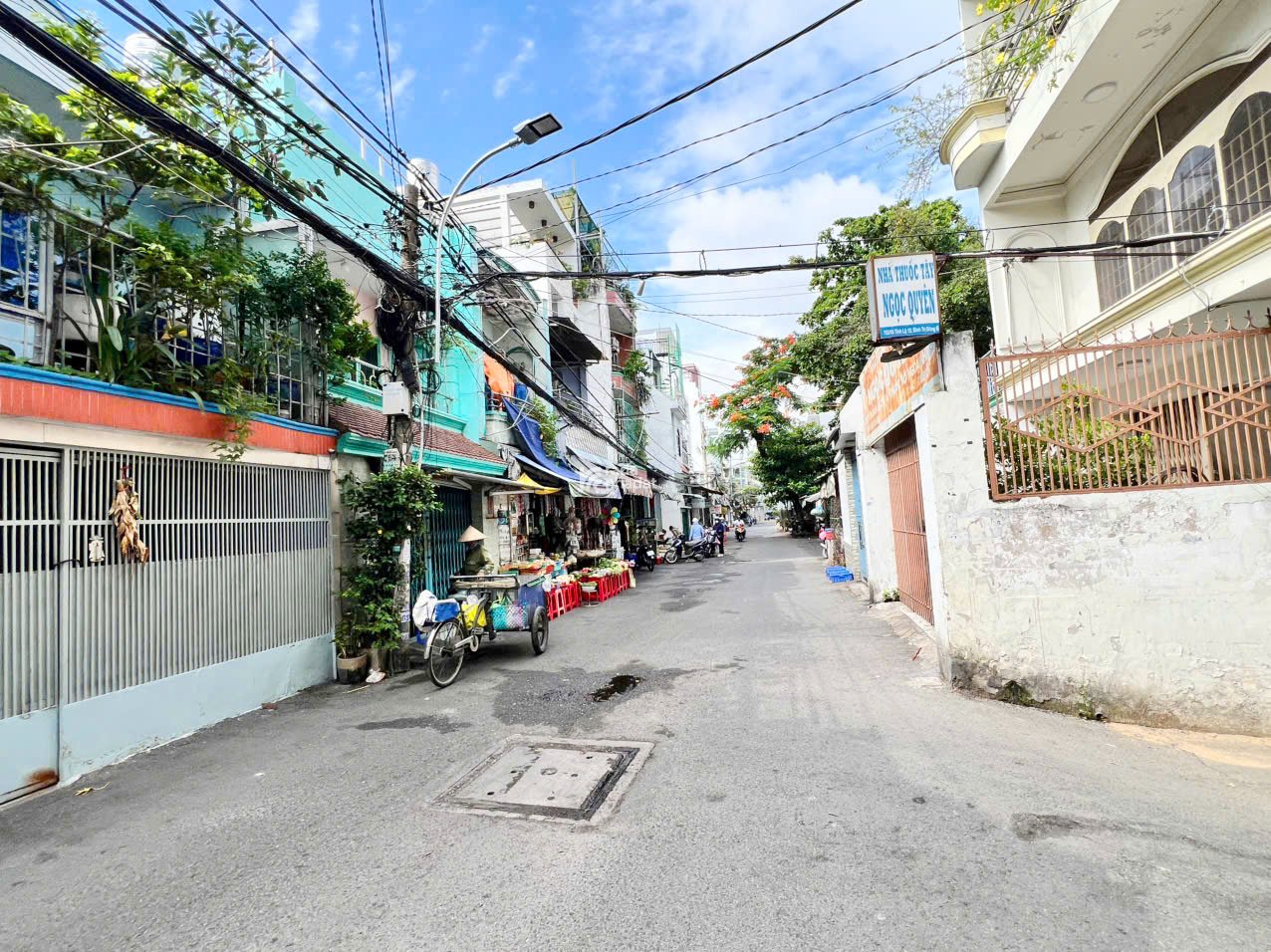 BÁN NHÀ 2 TẦNG HẺM KINH DOANH ĐƯỜNG TỈNH LỘ 10 KHU TÊN LỬA 