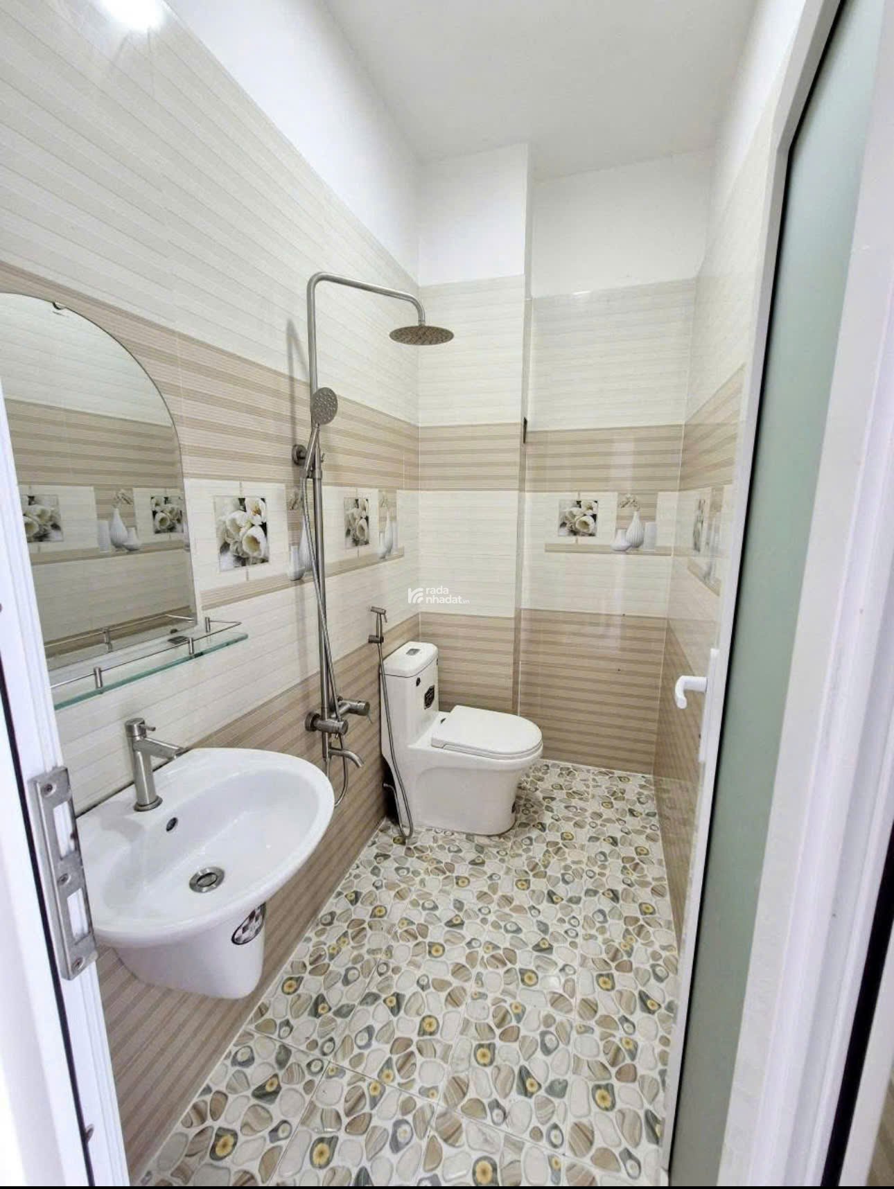 Bán nhà đang cho thuê 16tr ngay Phổ Quang, Phú Nhuận. Giá: 3 tỷ 512tr/65m2, Sổ hồng riêng