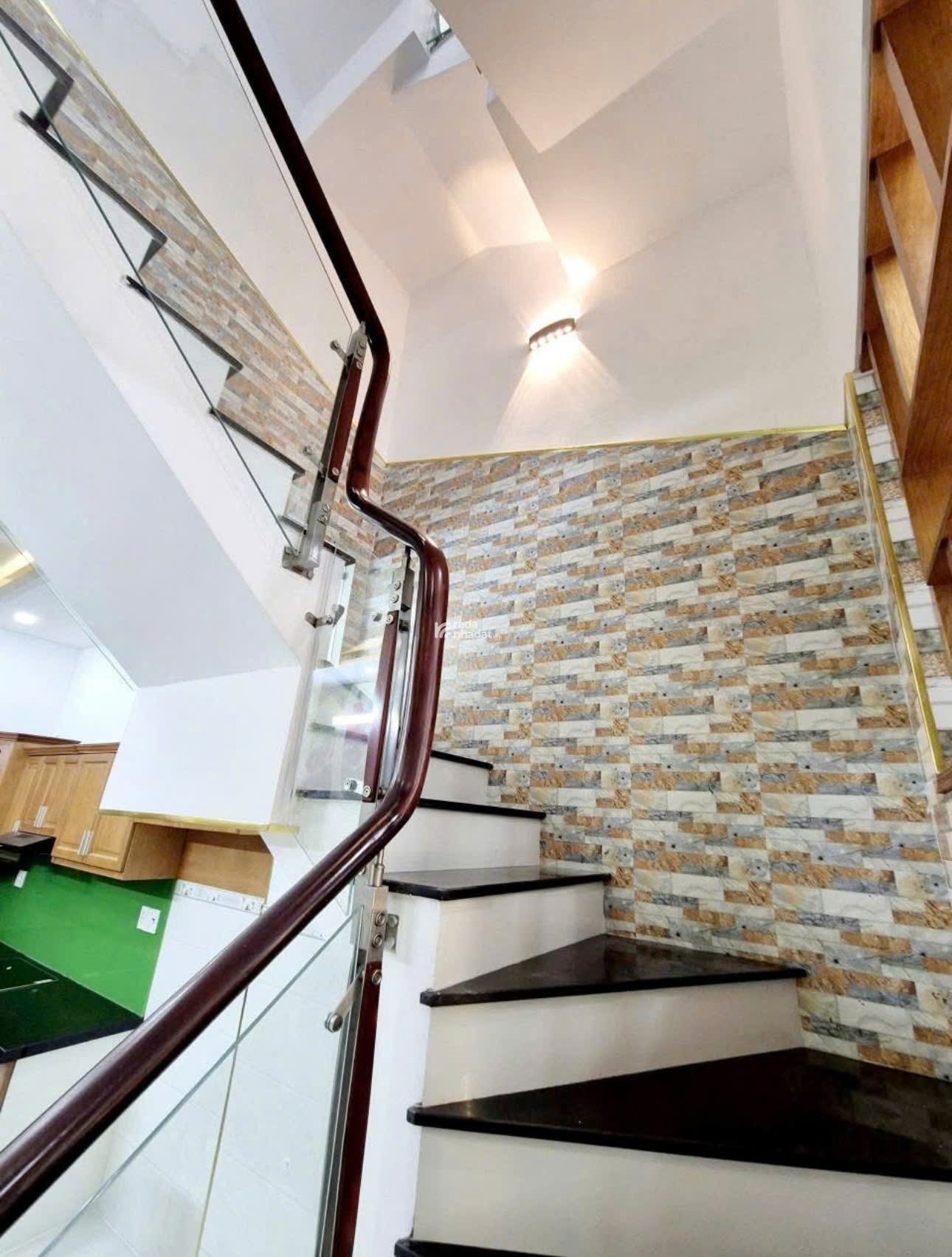 Bán nhà đang cho thuê 16tr ngay Phổ Quang, Phú Nhuận. Giá: 3 tỷ 512tr/65m2, Sổ hồng riêng