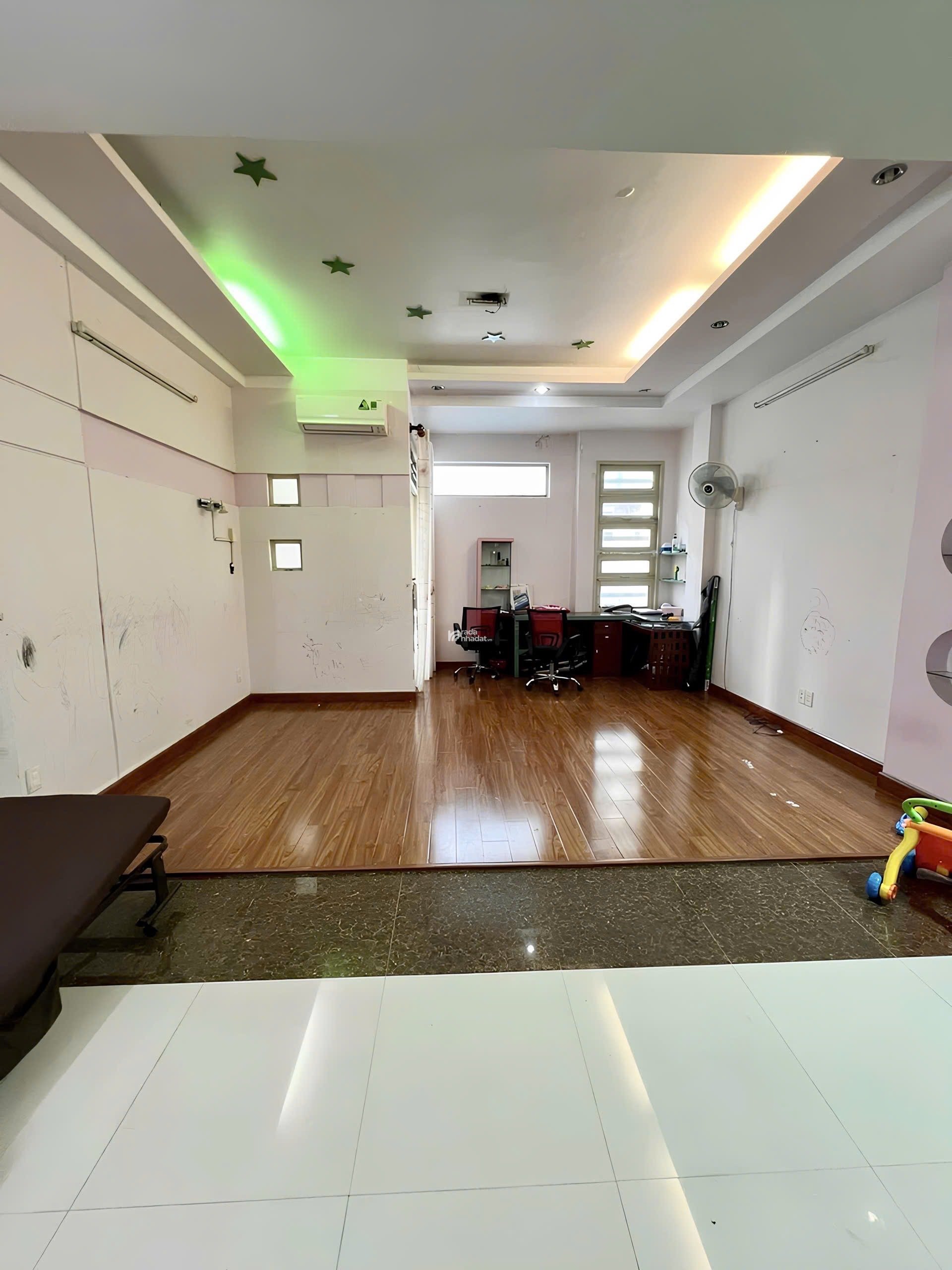 Mặt Tiền Đường 8m Thông  - DT: Ngang 5x16 (80m2) - Cạnh Vườn Lài - Nhà Đúc 4 Tầng - Chỉ 10ty xíu