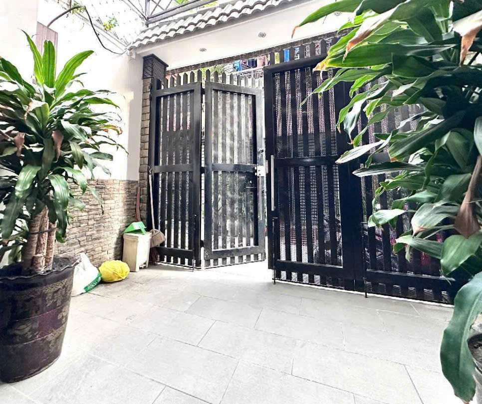 Nhà đẹp ngay Ngã Tư Bảy Hiền - QUẬN TÂN BÌNH -4.3 x 14 m Vuông -5 Tầng -8.5 tỷ