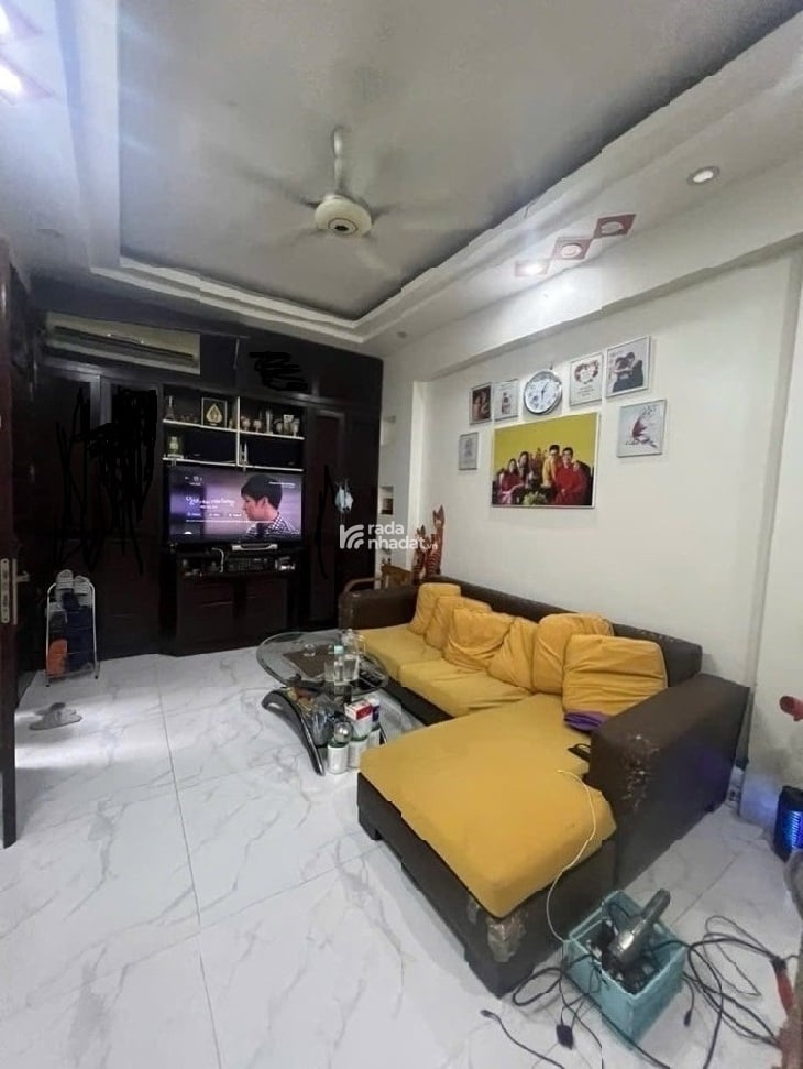 HOÀNG QUỐC VIỆT - 35.6M2 - SỔ VUÔNG - 5 TẦNG - NHÀ ĐẸP - Ở NGAY - 6.5 TỶ