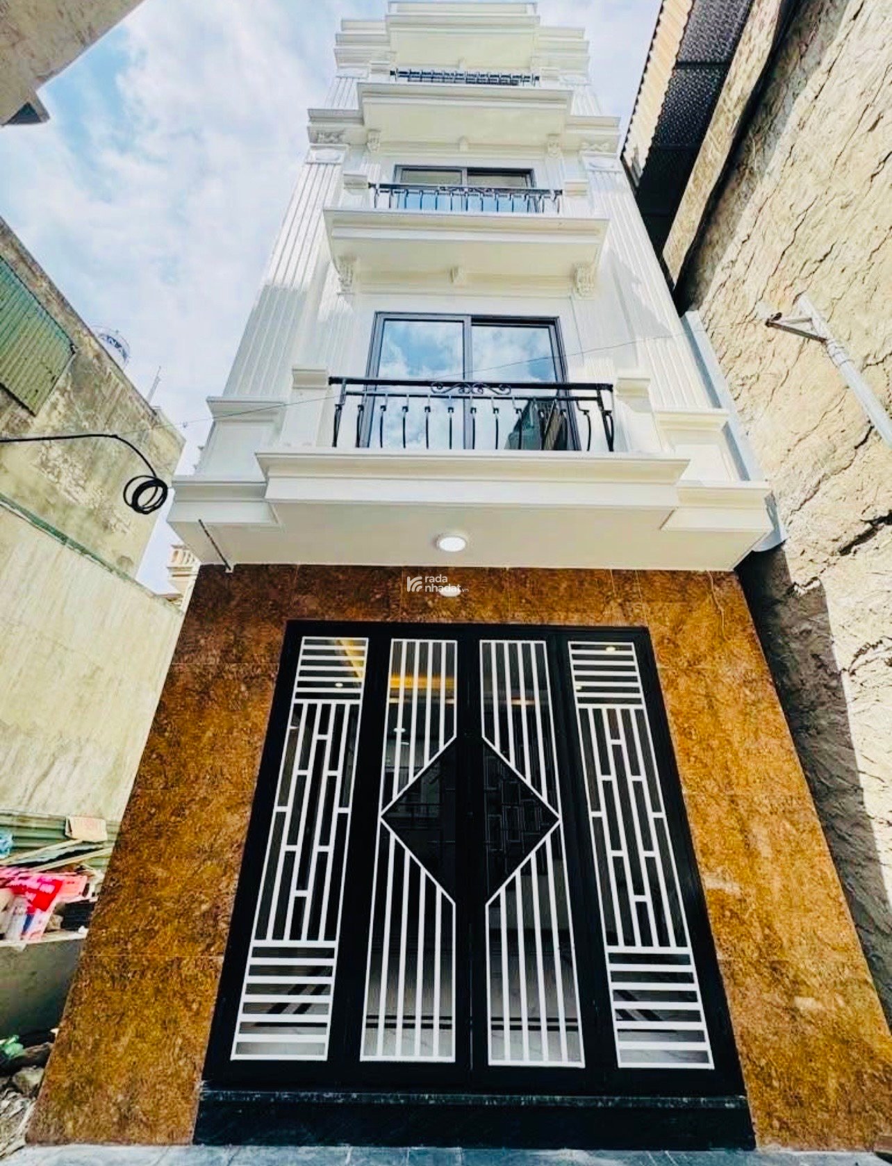 6x TỶ SAO TÌM ĐƯỢC NHÀ MỚI XÂY TRUNG TÂM Q2, Q9