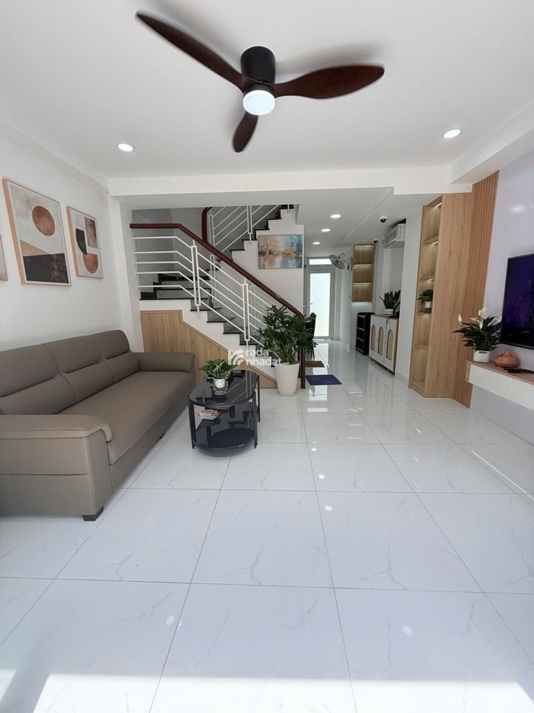 SÁT Q.1 - 5 TẦNG BTCT- NGUYỄN CỬU VÂN-P.17- BÌNH THẠNH DT: 4*9.5M- 7 TỶ 75