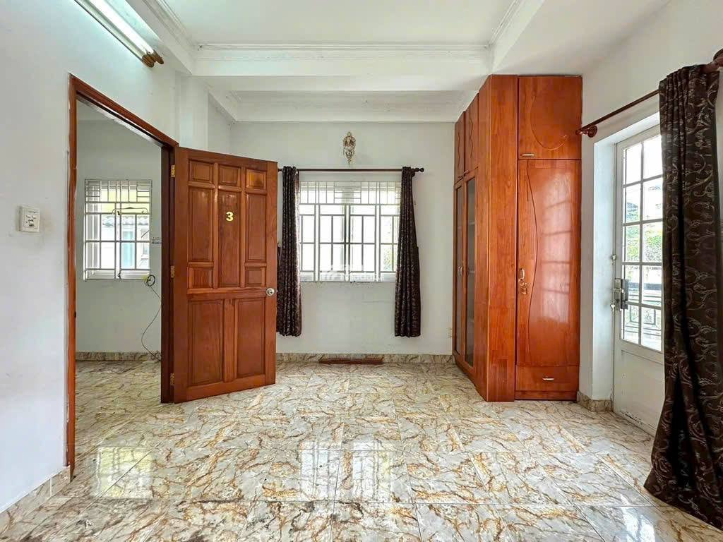 HÀNG MỚI GÒ VẤP- HXH - SAU CĂN MẶT TIỀN NGUYỄN VĂN CÔNG- CHDV 8 PHÒNG- DÒNG TIỀN 25 TRIỆU- 90M2