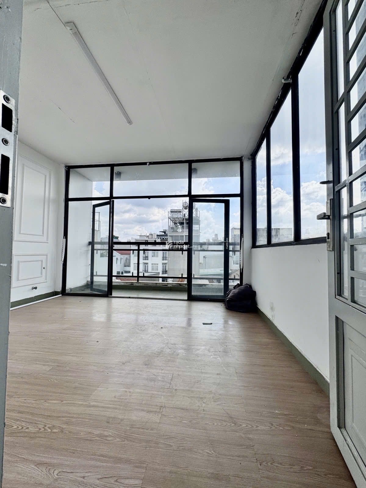 HẺM Ô TÔ NGUYỄN HỮU TIẾN - TÂN PHÚ  5 TẦNG Ở NGAY