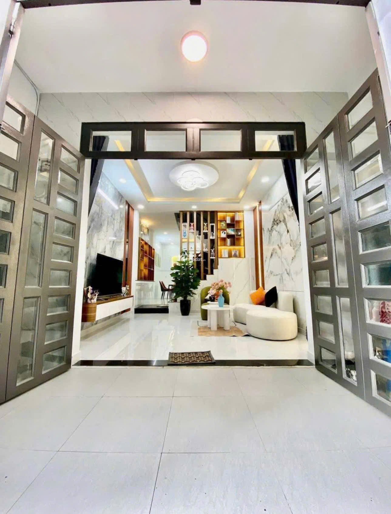 Căn nhà 2 tầng, 54m2 ngay Hồng Hà, Tân Bình. Giá: 4 Tỷ 590. SHR, hẻm 5m, full nội thất