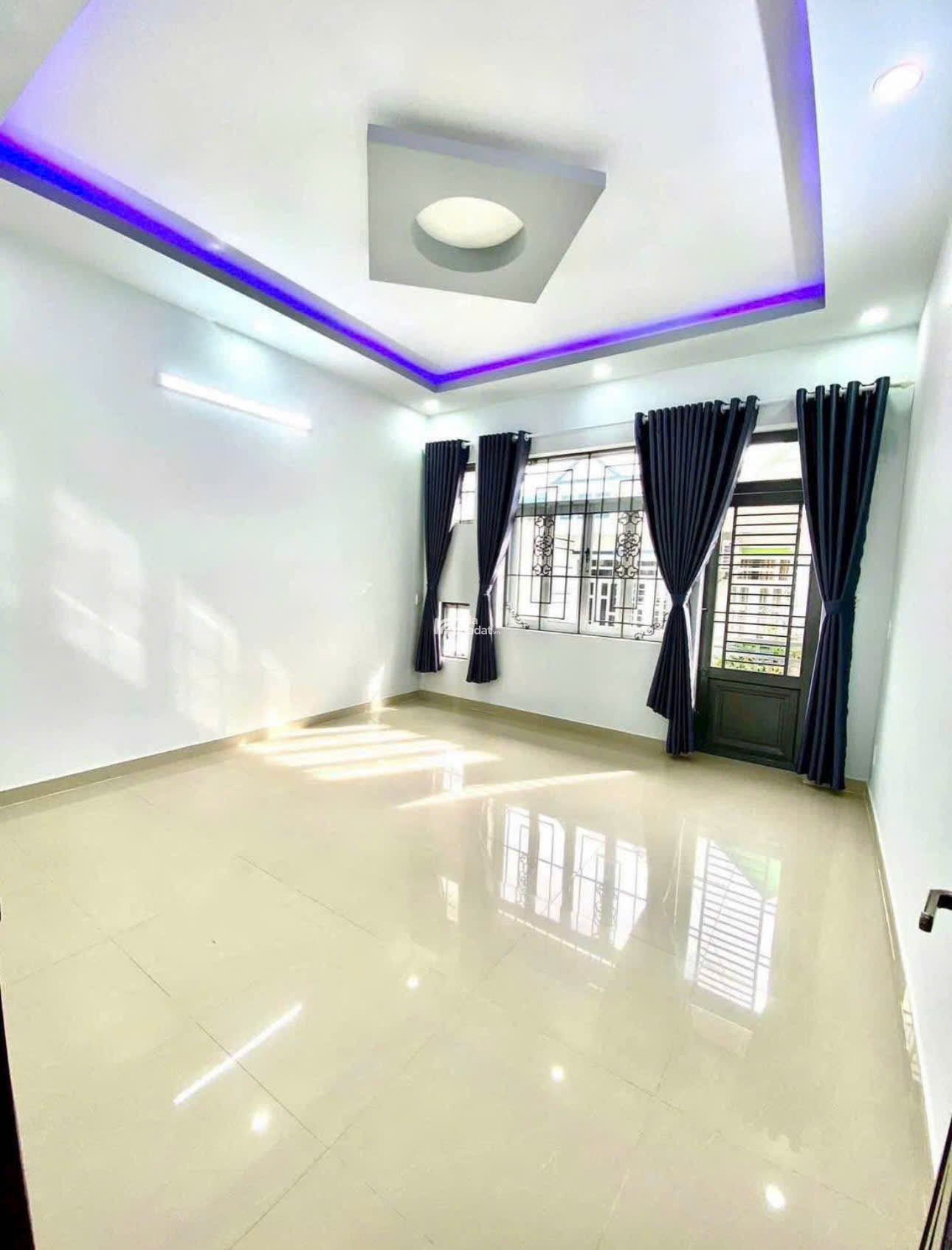 Căn nhà 2 tầng, 54m2 ngay Hồng Hà, Tân Bình. Giá: 4 Tỷ 590. SHR, hẻm 5m, full nội thất
