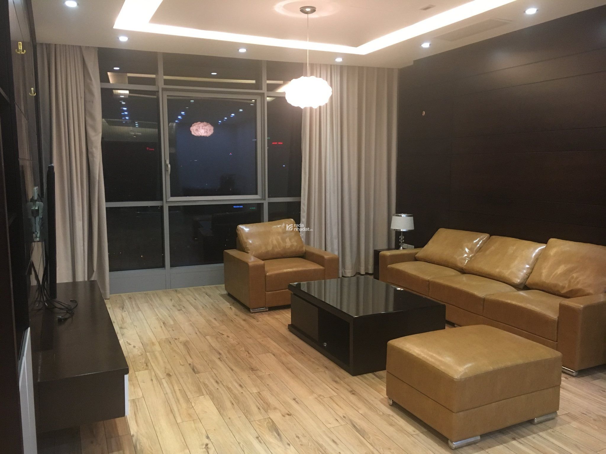 Cho thuê căn hộ 57 Láng Hạ, 200m2, 4 ngủ, full đồ giá 20 tr/th, LH: 0911 400 ***