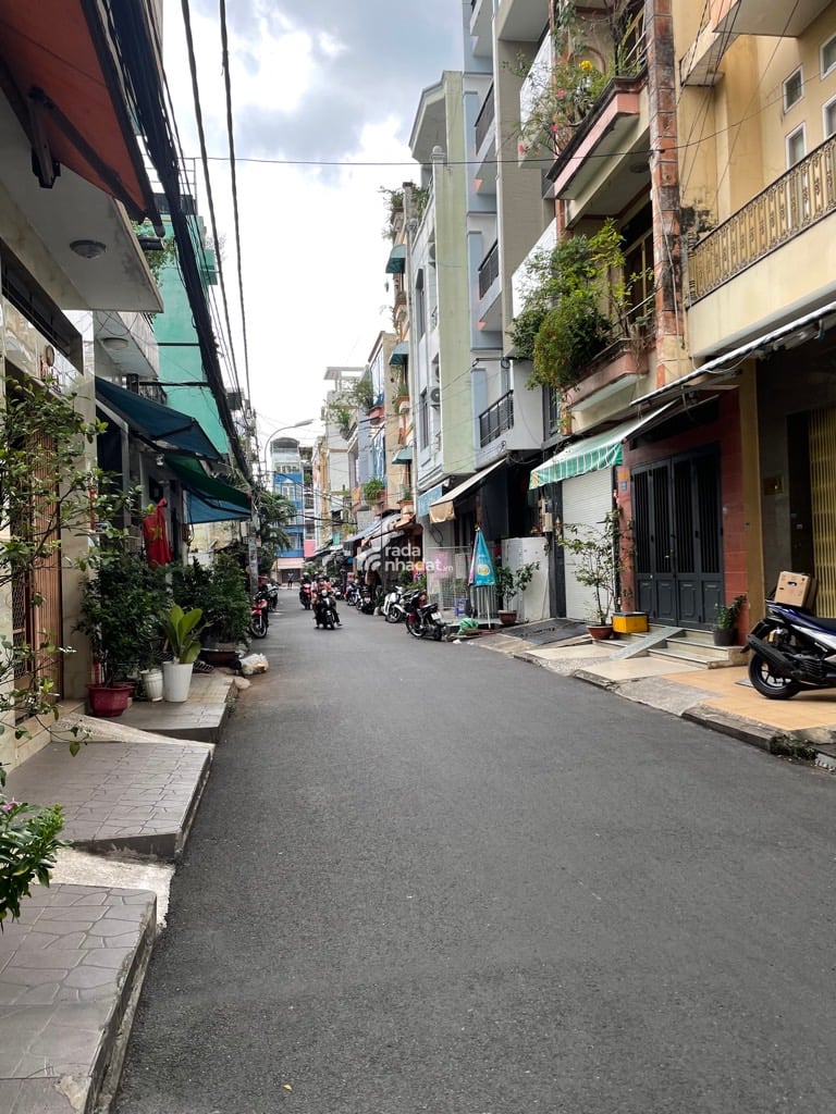 NHÀ 4 TẦNG ĐẦY ĐỦ CÔNG NĂNG, HẺM THÔNG THOÁNG SẠCH SẼ, AN NINH. XE HƠI ĐỖ SÁT NHÀ.