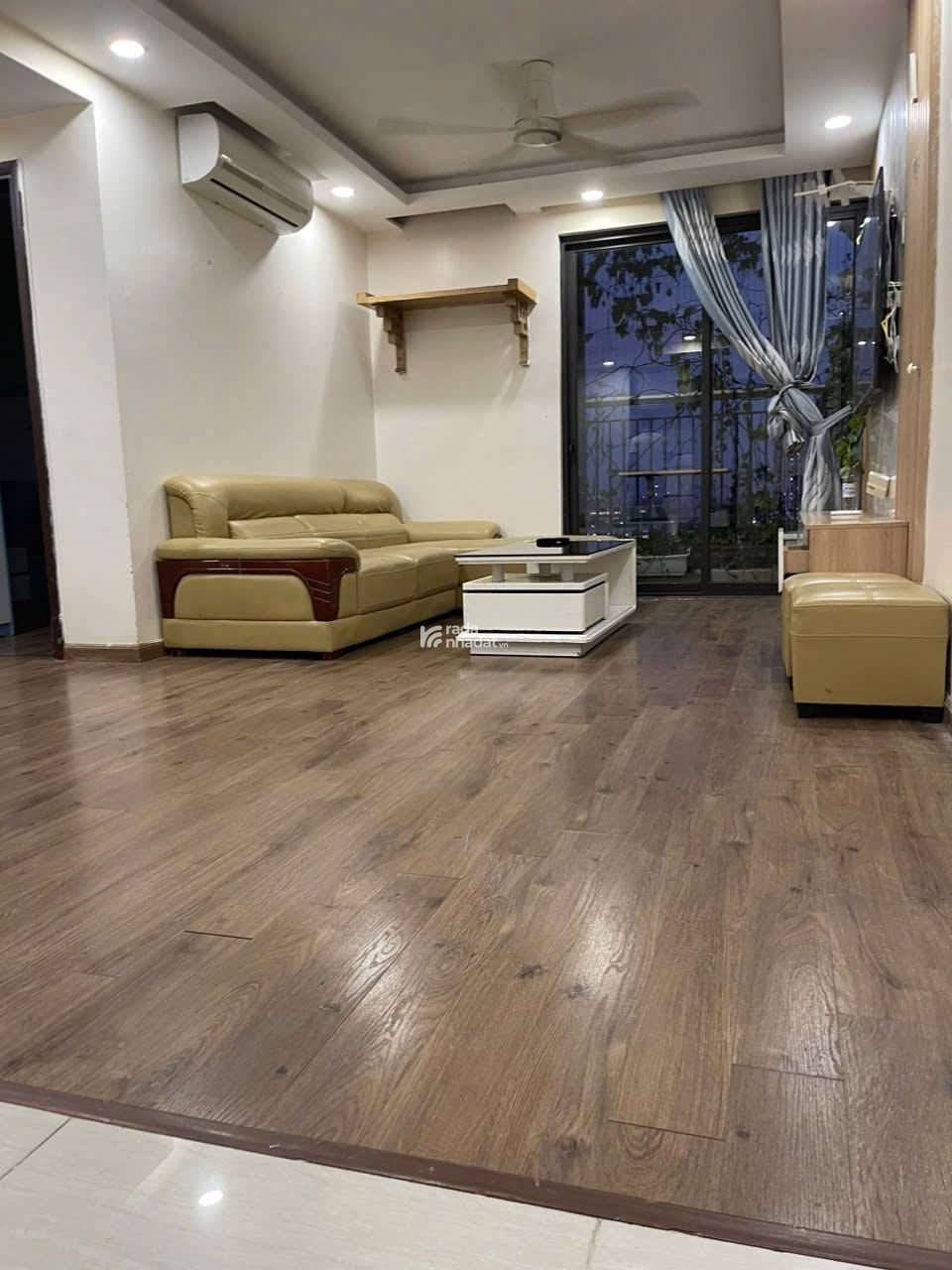 Chính chủ bán chung cư cao cấp nhà N04 THNC DT 128m2 nhà full nội thất - sửa cực đẹp - hướng Nam