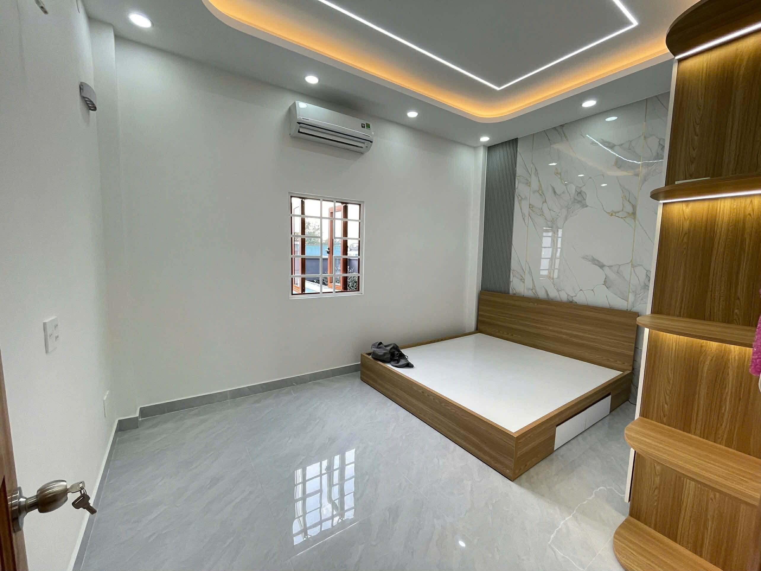 Cần bán căn Nhà phố siêu đẳng cấp toạ lạc tại mặt tiền Trần Quang Cơ trong. Đã thay áo mới