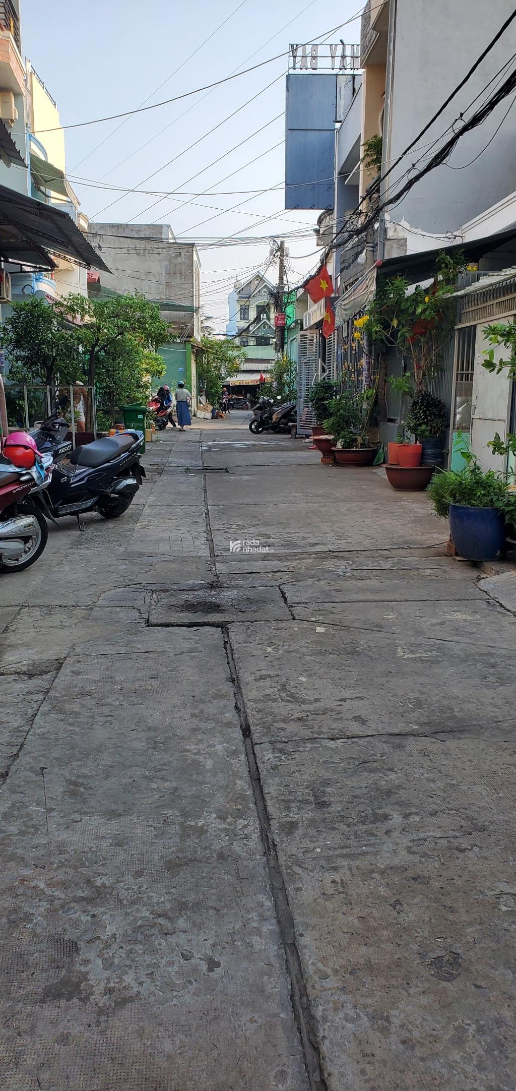 BÁN NHÀ CHDV 64M2 4 TẦNG 5.9 TỶ THU NHẬP 20TR HXH 8M KẾ AEON MALL BÌNH TÂN