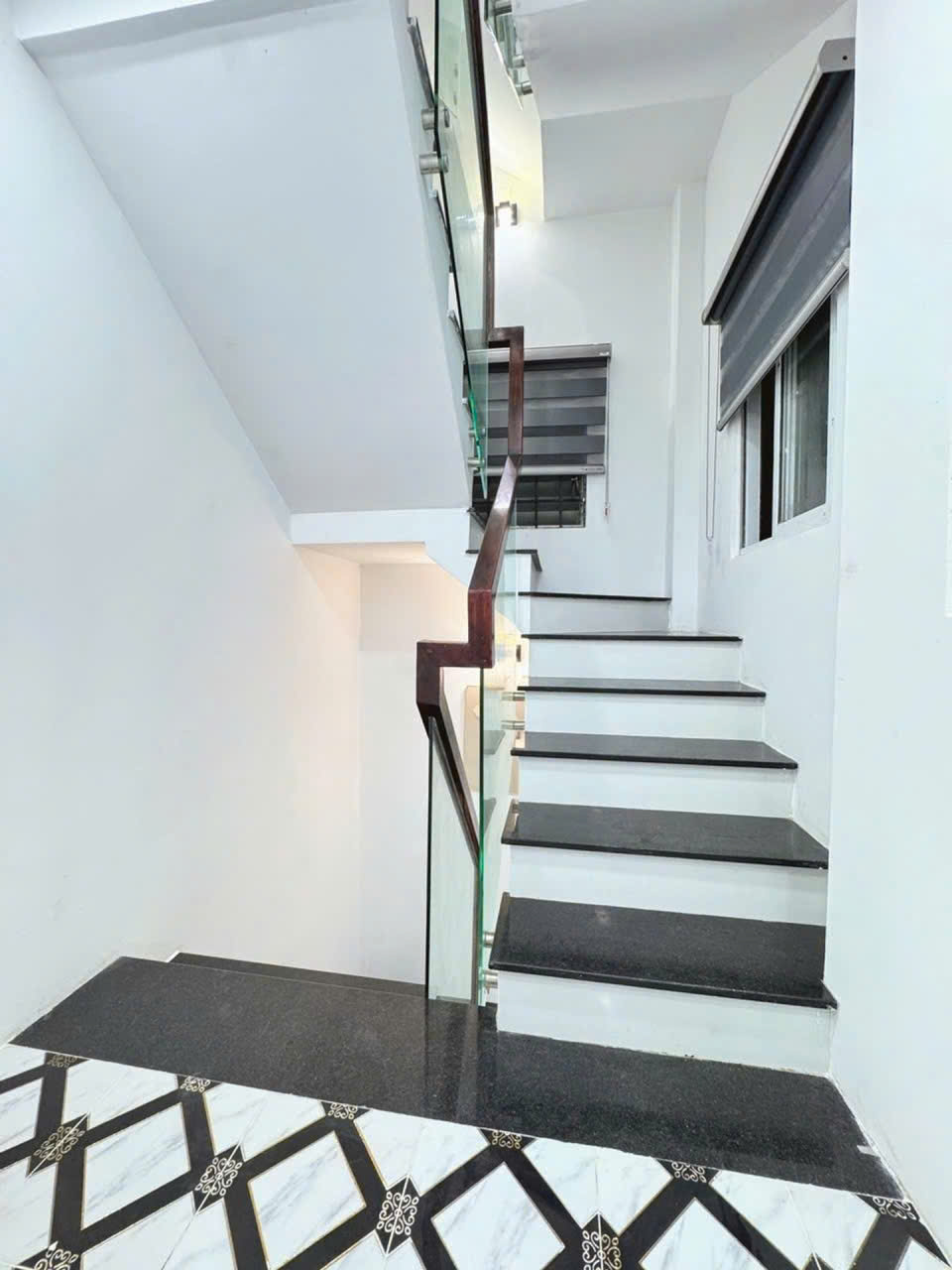 BÁN NHÀ CHIẾN LƯỢC QUẬN BÌNH TÂN - GIÁP QUẬN 6 - XÁCH VALI VÀO Ở NGAY! 