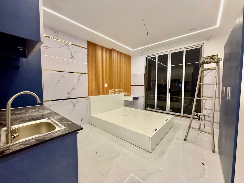 Căn hộ dịch vụ: 7 pn, 7 toilet. Doanh thu 50tr/ thángVị trí: ngay chợ thạch đà- nhà đang sửa , sắp 