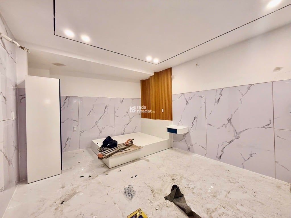 Căn hộ dịch vụ: 7 pn, 7 toilet. Doanh thu 50tr/ thángVị trí: ngay chợ thạch đà- nhà đang sửa , sắp 