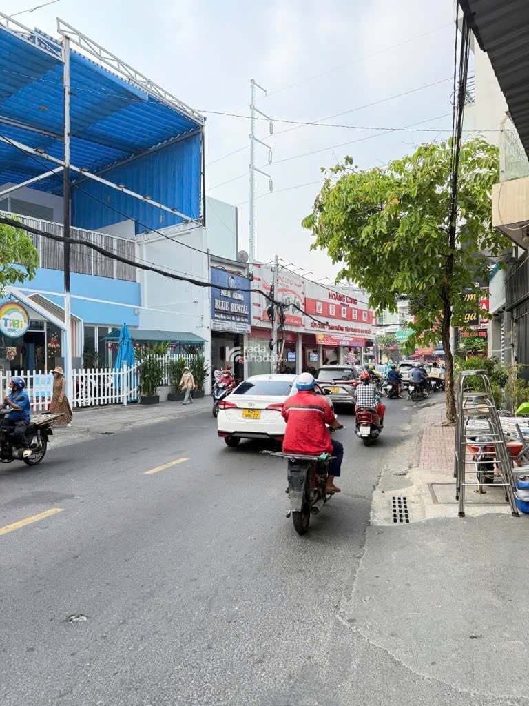 Bán nhà Ba Vân. 3 tầng, 1 trệt 2 lầu, 3 phòng ngủ, 3 wc. Sát MT Ba Vân - Ngay khu Bàu Cát
