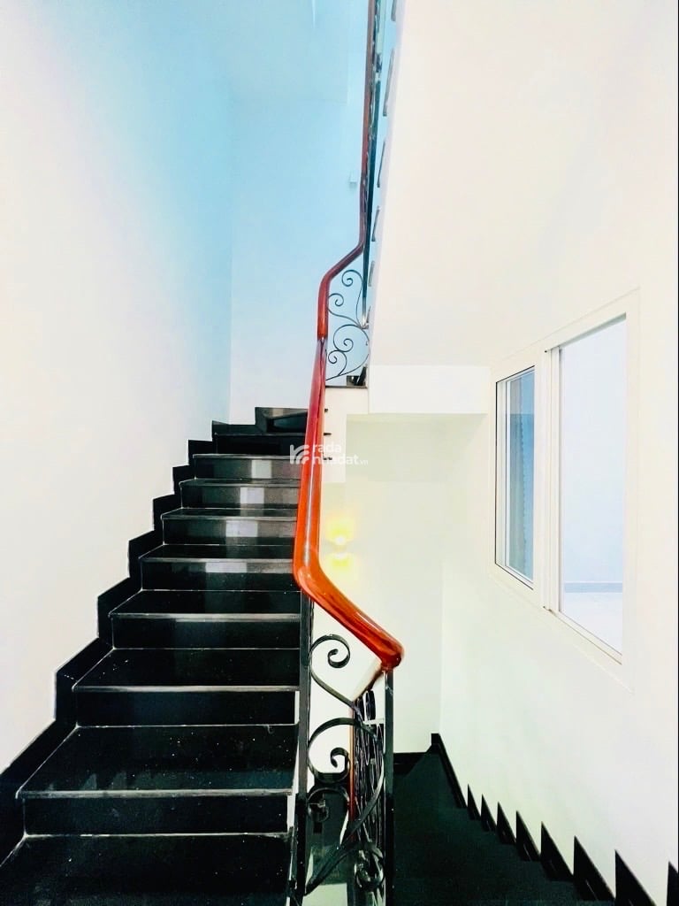 Bán nhà 1 trệt  2 lầu  1 tum  sân thượng, trinh tâm P. Long Trường, Quận 9 - nhỉnh 5 tỷ xíu.