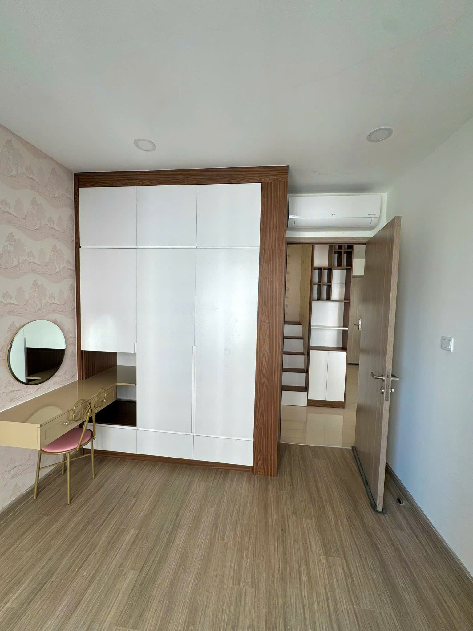 CHÍNH CHỦ BÁN CĂN 1PN S1.07.1212 FULL NỘI THẤT SỔ SẴN