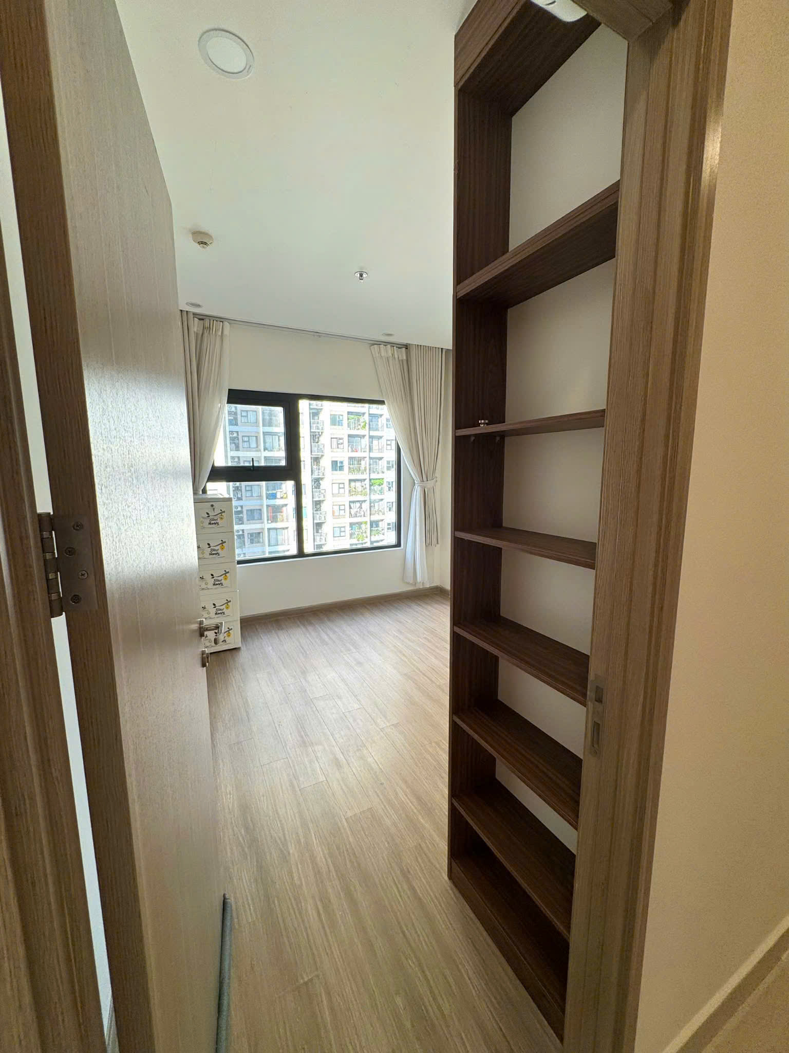 CHÍNH CHỦ BÁN CĂN 1PN S1.07.1212 FULL NỘI THẤT SỔ SẴN