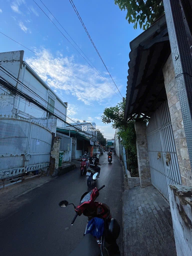 "BÁN NHÀ CẤP 4  , ĐƯỜNG 128, PHƯỚC LONG A, QUẬN 9.Diện tích đất: 77 m2 ( ,(423). GIÁ BÁN: 7.5 TỶ