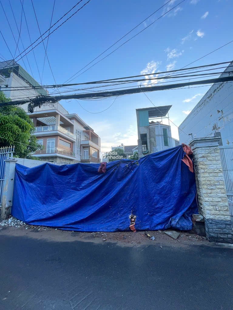 "BÁN NHÀ CẤP 4  , ĐƯỜNG 128, PHƯỚC LONG A, QUẬN 9.Diện tích đất: 77 m2 ( ,(423). GIÁ BÁN: 7.5 TỶ