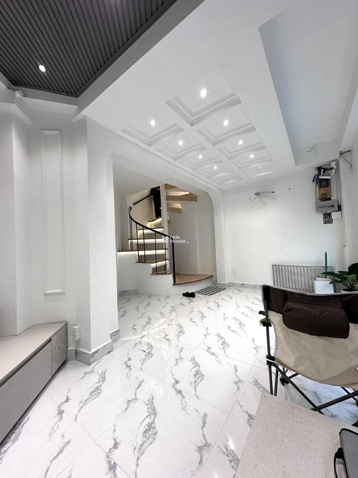 Bán nhà mặt tiền chợ Tân Định Quận 1,ngang khủng 5m8 4 tầng kinh doanh cực đỉnh giảm chào 11,8  tỷ 