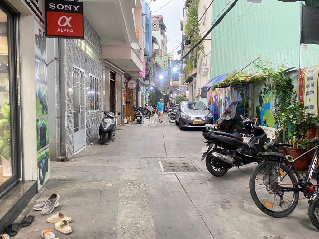 SÁT SÂN BAY, HẺM XE HƠI HOÀNG VĂN THỤ, PHÚ NHUẬN, 3 TẦNG CÓ KC Ở NGAY. GIẢM 550TR CHỈ 2.2T TL 