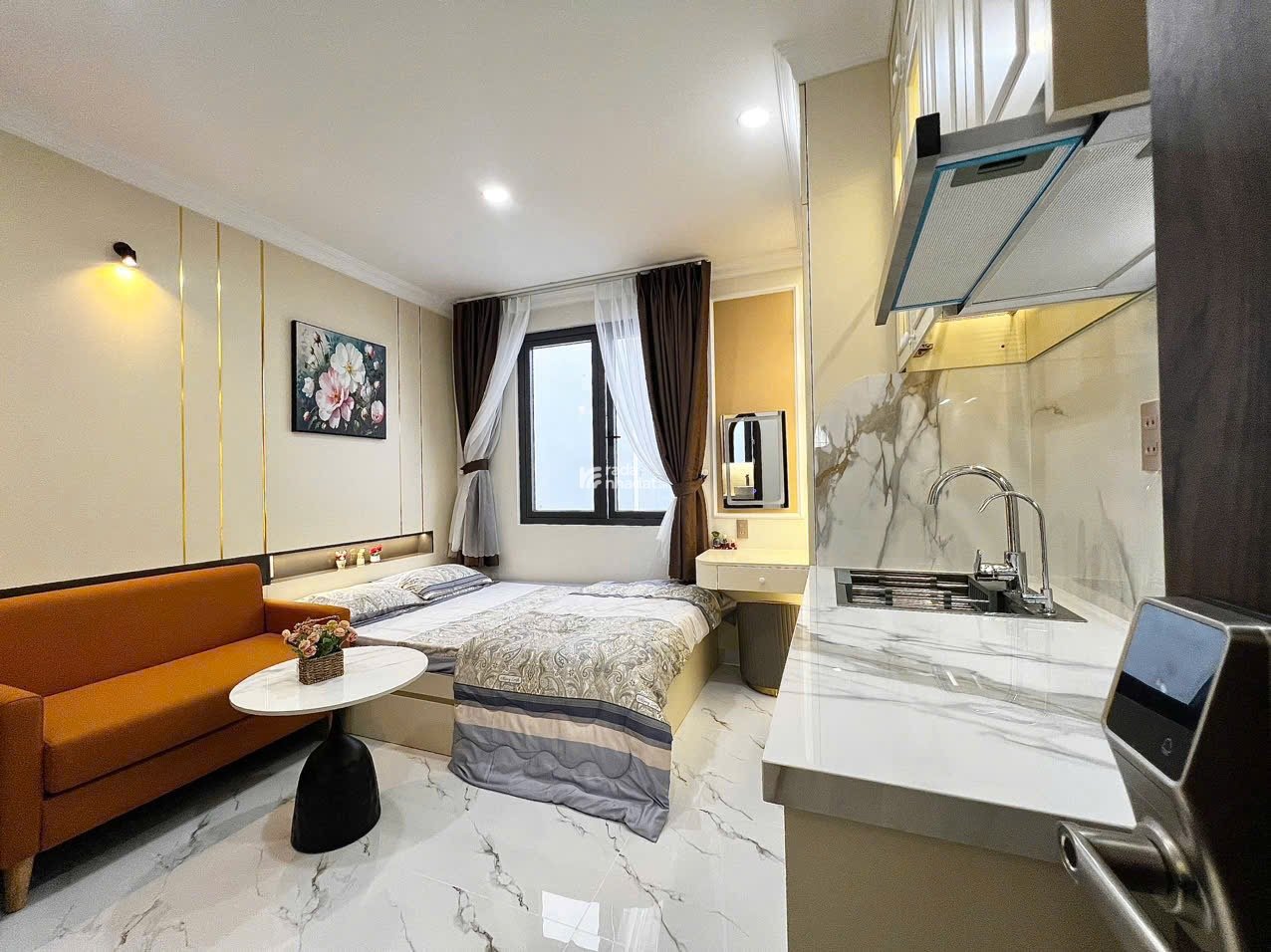 Cần tiền nhượng gấp nhà 3 tầng Huỳnh Văn Bánh, Phú Nhuận, full nội thất, SHR giá 4 tỷ 200 TL