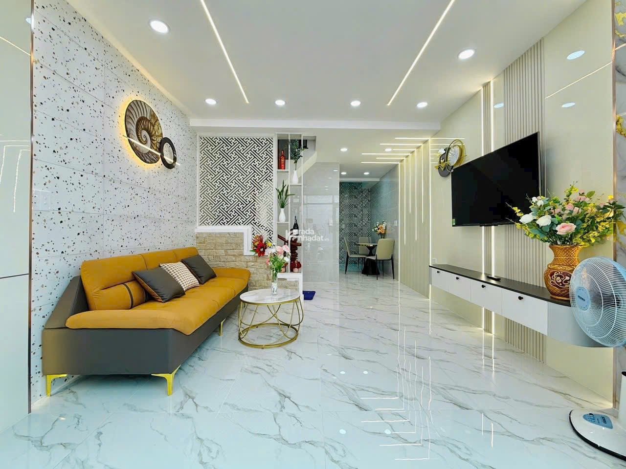 Giảm mạnh 200tr giá chỉ 1,5 tỷ đường Thái Phiên, P8, Quận 11 hẻm xe hơi 5m, DT 33m2, sổ hồng riêng