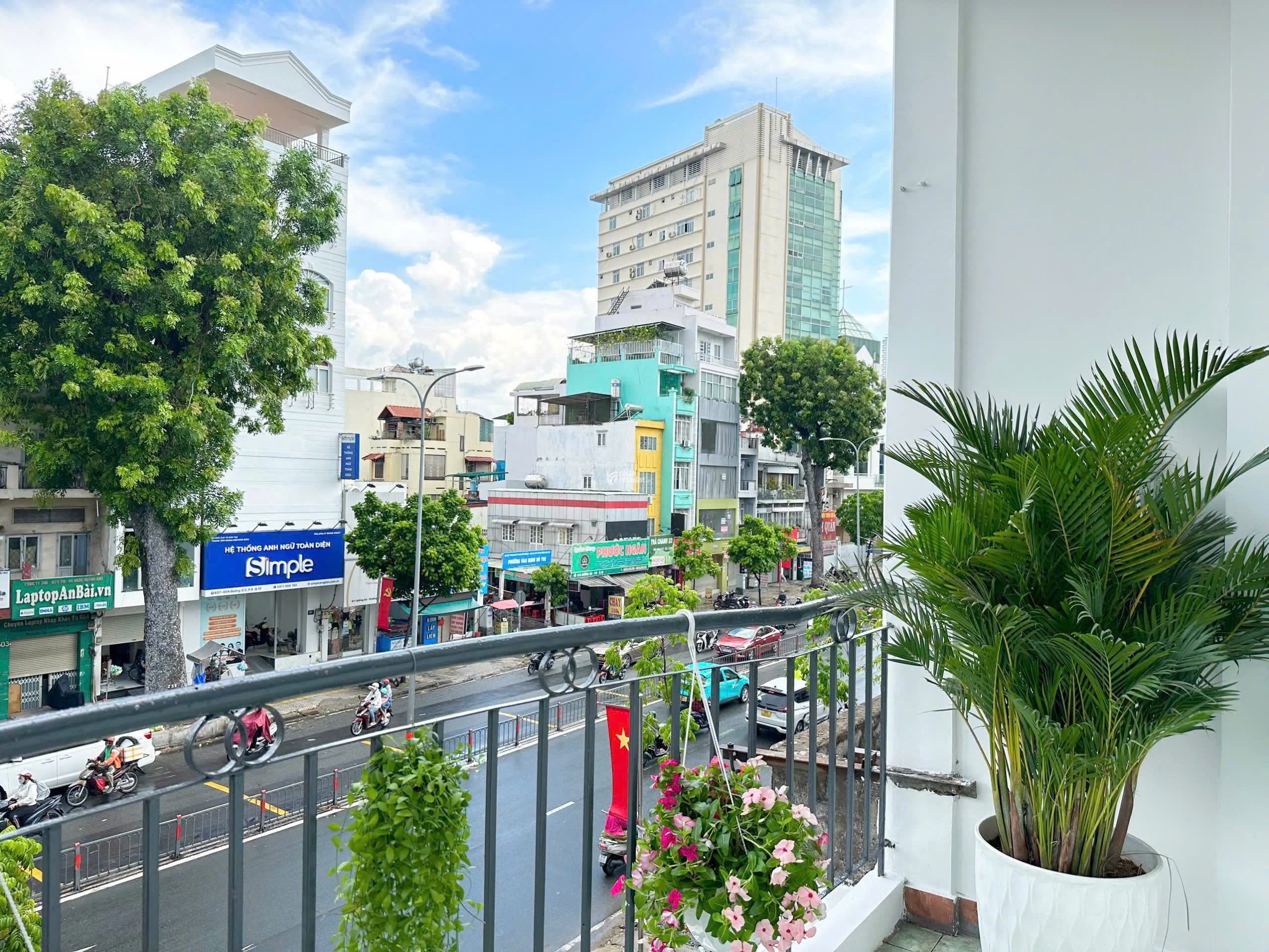 Căn hộ 2 phòng ngủ Ban Công Mặt Tiền Quận 10 Gần Đại học Kinh Tế, HUFLIT, ĐH Bách Khoa