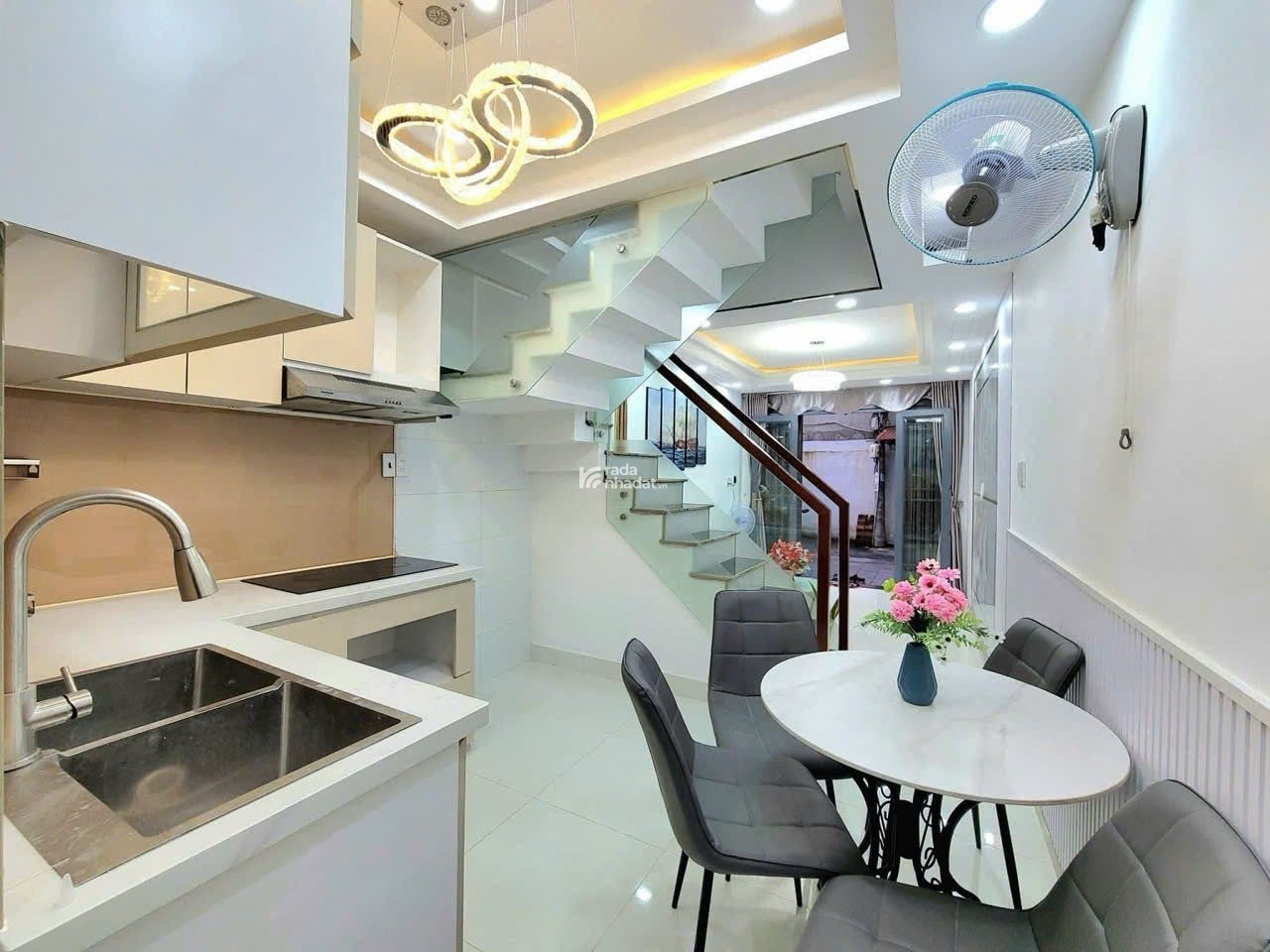 Duy nhất nhà Nguyễn Biểu P1 Q5- 29.6m2 -3PN - 2 tỷ 790 -Sổ hồng riêng - gần ngã 6 Cộng Hoà