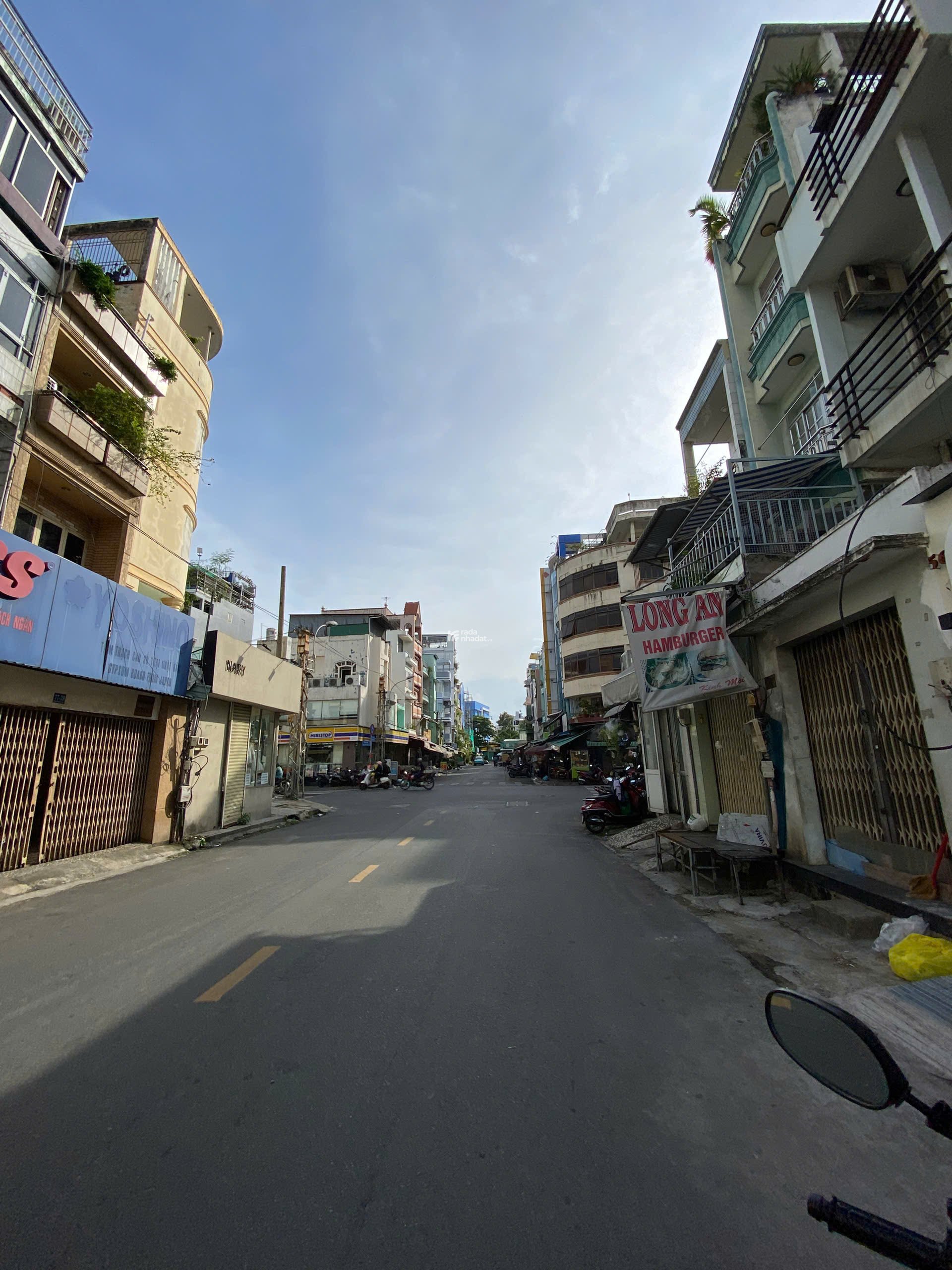 BÁN NHÀ ĐẸP  HẺM XE HƠI PHAN VĂN TRỊ, Q.5 - TRUNG TÂM KINH DOANH