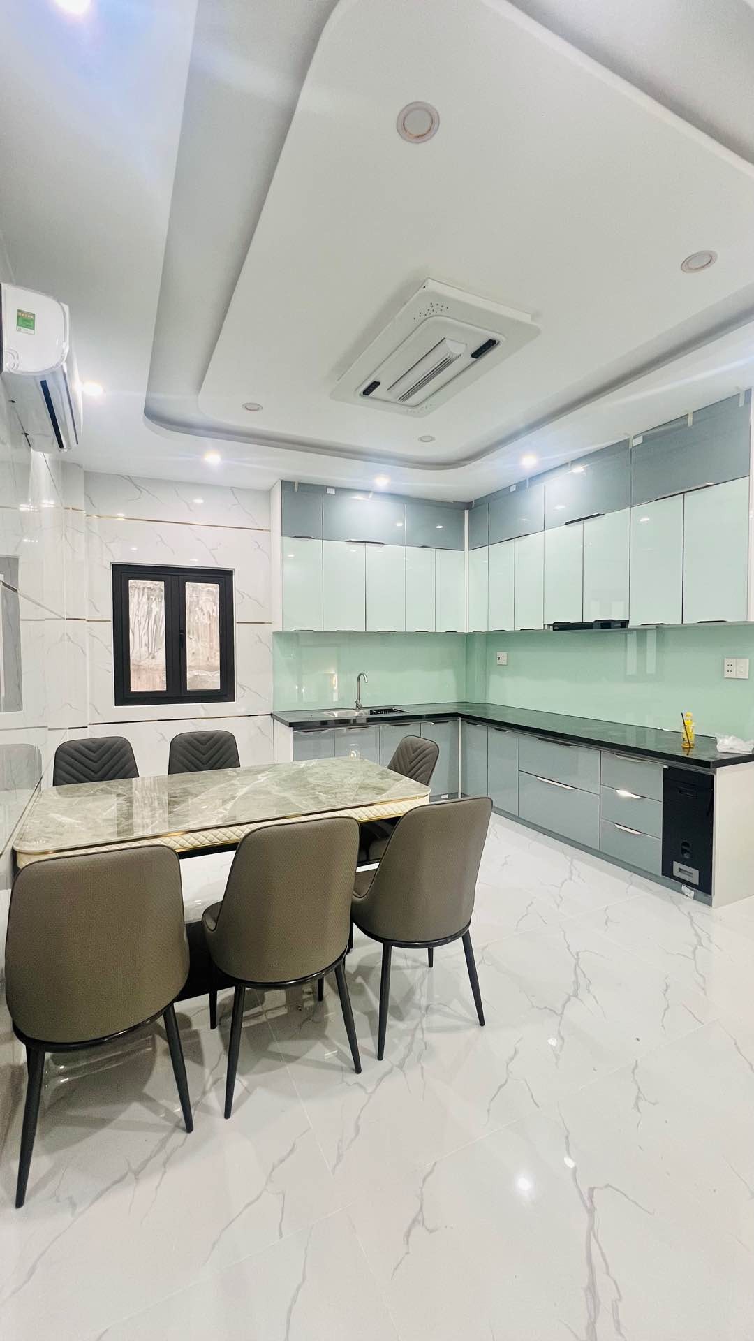 Nhà 5 tầng hẻm 5m Thạch Lam, 56m2, 4x14, full nội thất cao cấp, Chỉ 7.9 tỷ TL