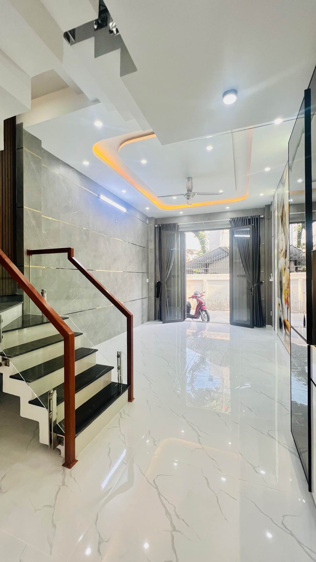 Nhà 5 tầng hẻm 5m Thạch Lam, 56m2, 4x14, full nội thất cao cấp, Chỉ 7.9 tỷ TL