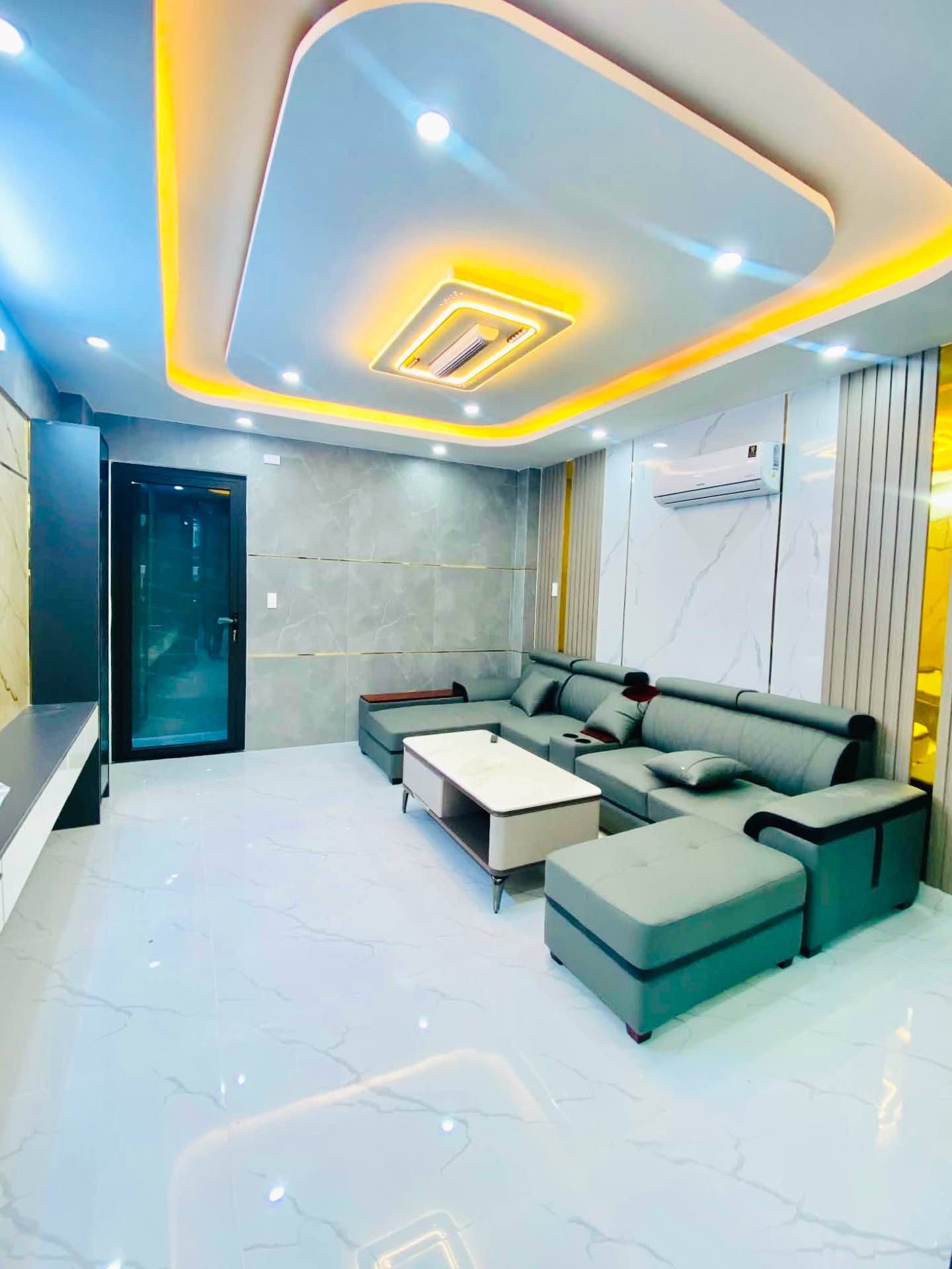 Nhà 5 tầng hẻm 5m Thạch Lam, 56m2, 4x14, full nội thất cao cấp, Chỉ 7.9 tỷ TL