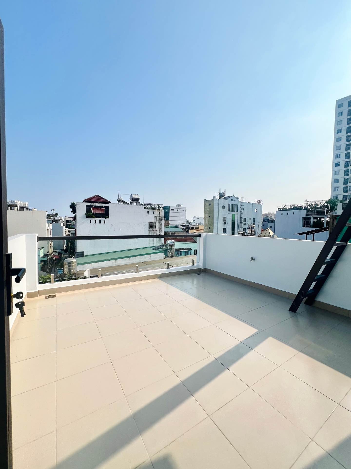 Nhà 5 tầng hẻm 5m Thạch Lam, 56m2, 4x14, full nội thất cao cấp, Chỉ 7.9 tỷ TL